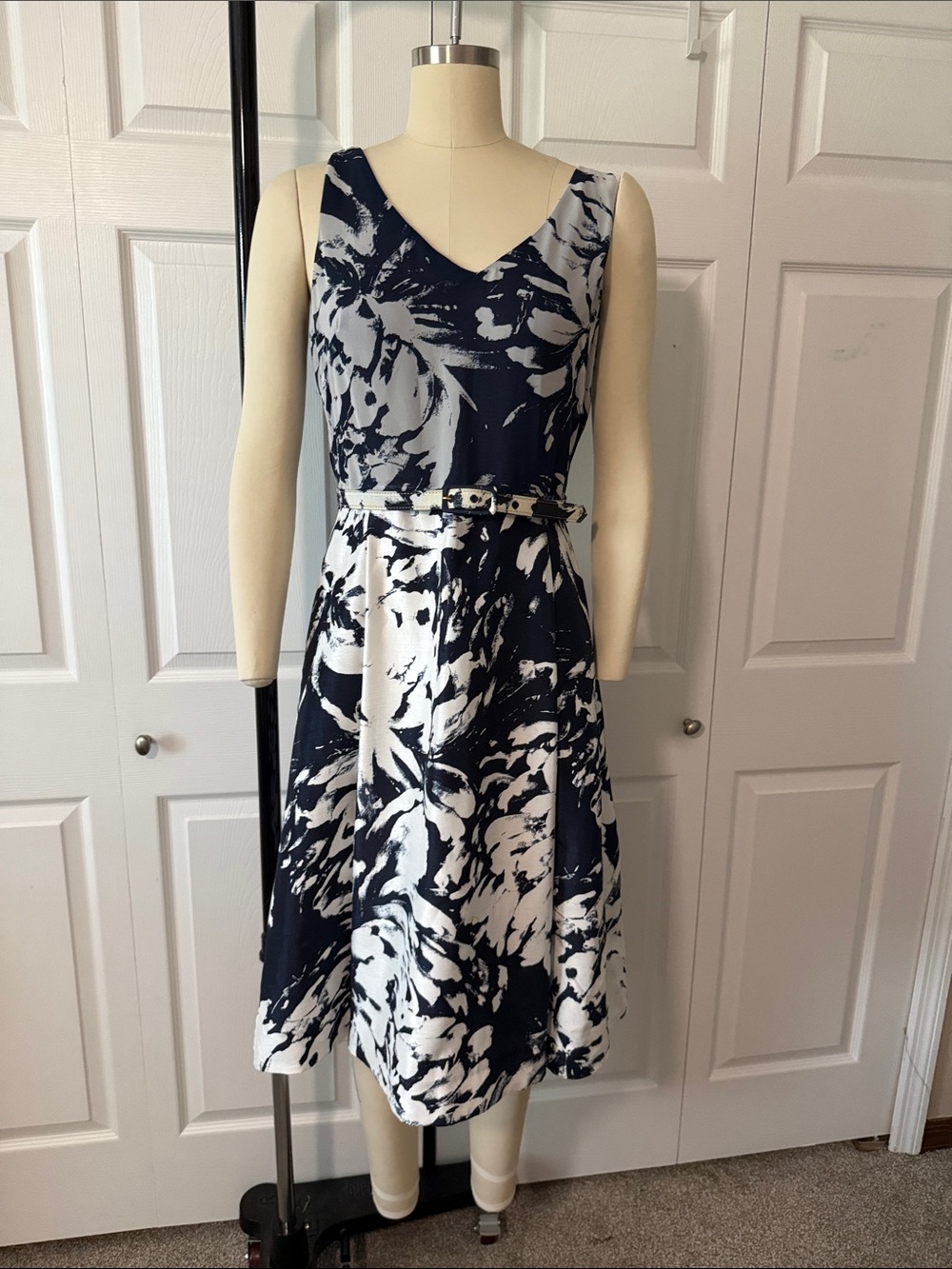 Taylor Navy & White Sleeveless V-Neck Floral-Print Midi Dress